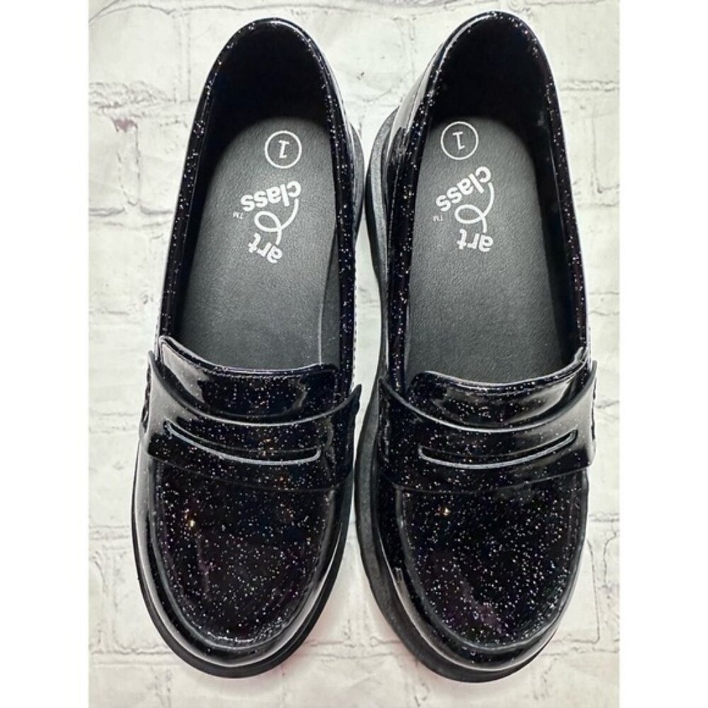 NWOT Girl’s Size 1 Art Class Glitter Patent Leather Chunky Loafers